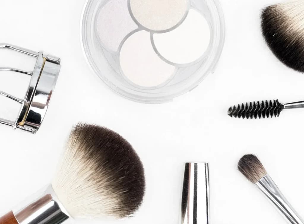 Wimpern, Make-up & Nägel